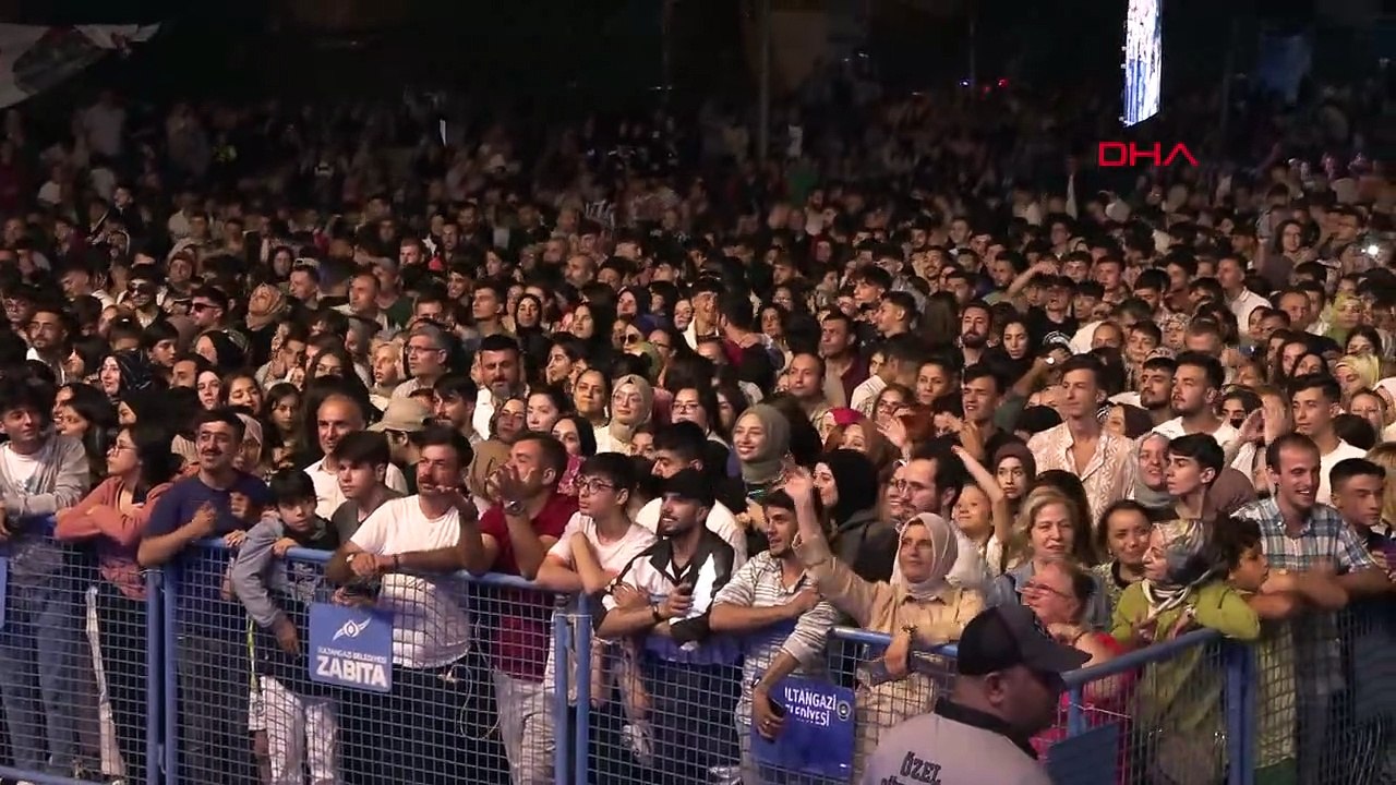 Sultangazi Belediyesi GençOfest Kapsamında Kıraç Konseri Düzenledi