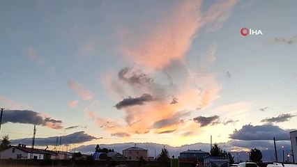 Ardahan'da gökyüzü kızıla boyandı