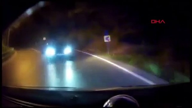 Faciadan dönüldü! Ambulans şerit ihlali yapan otomobille kafa kafaya çarpıştı