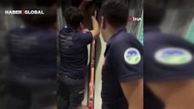 Sağlıkçıların asansörle imtihanı: İtfaiye ekipleri dakikalarca kurtarmak için mücadele verdi