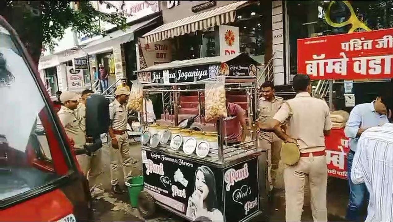 टोंक रोड से हटाए अस्थायी अतिक्रमण, कैरिंग चार्ज भी वसूला