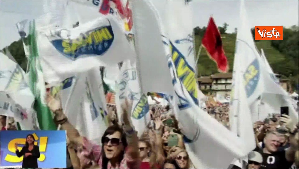 Le Pen sale sul palco di Pontida, Salvini: "? un'amica e un'alleata"