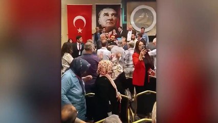 Download Video: CHP İzmir İl Kongresinden sonra bir kavga da CHP Konya kongresinde çıktı