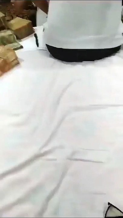 Chhattisgarh: कांग्रेस विधायक का नोटो के बंडल के साथ वीडियो वायरल, बोले- मैं गरीब का बेटा…