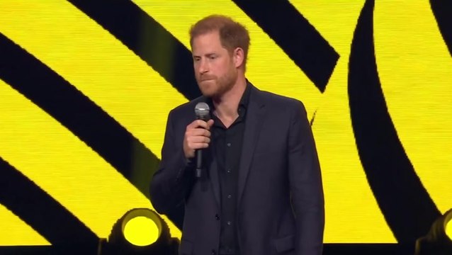 Prince Harry thanks Invictus Games hosts in German as he closes event