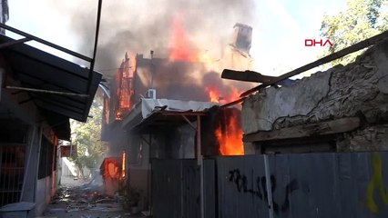 Antalya'da Sit Alanındaki Evler Yangında Zarar Gördü