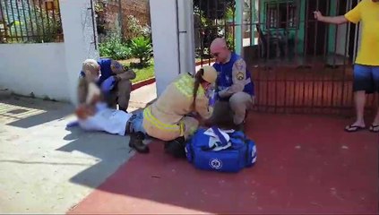 Homem cai de mobilete e fica ferido na Rua Europa