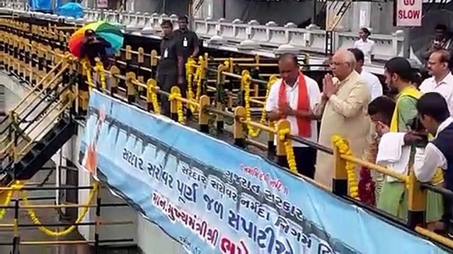 VIDEO: छलका नर्मदा बांध: मुख्यमंत्री ने नर्मदा के जल का किया पूजन