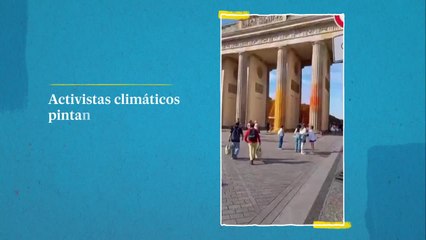 Activistas climáticos pintan la Puerta de Brandeburgo