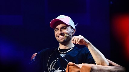 Voici - Squeezie en couple ? Une photo du youtubeur et sa petite amie fait polémique au Grand Prix de Singapour 2023