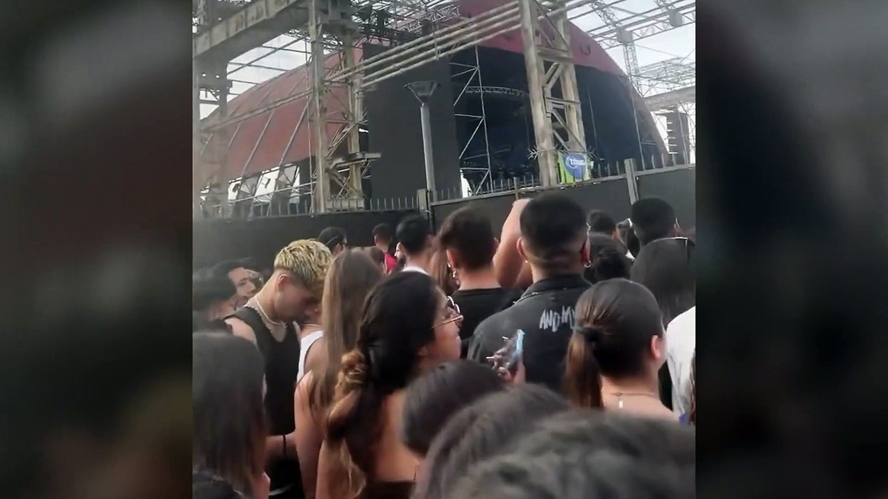 Carroponte, concerto di Rauw Alejandro rinviato all?ultimo: fan in protesta contro gli organizzatori