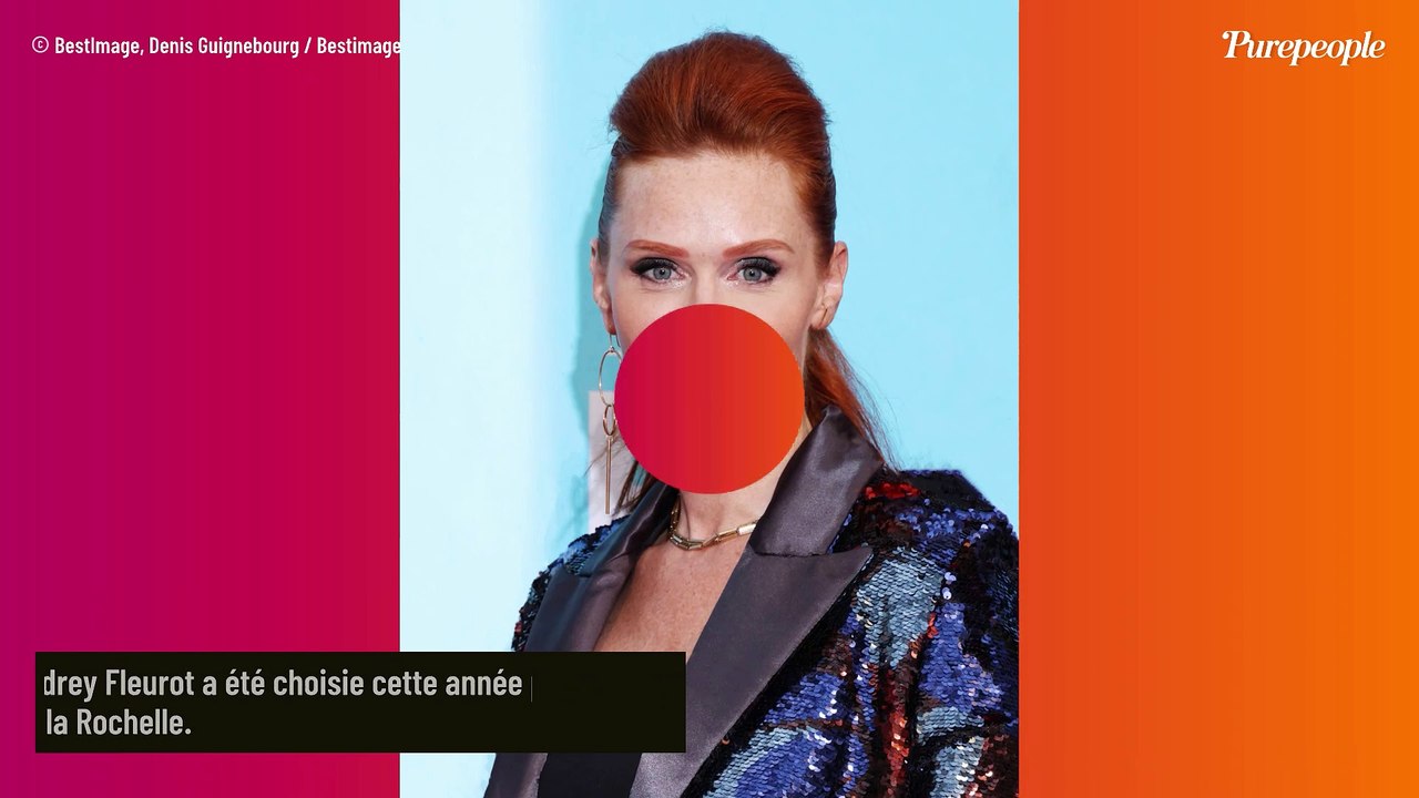 PHOTOS Audrey Fleurot tout en paillettes, bustier pigeonnant pour Anne-Elisabeth Blateau à La Rochelle