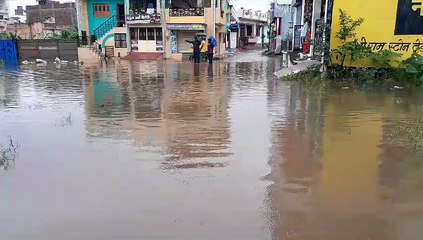 तीन दिन से लगातार बारिश, बांसवाड़ा की कॉलोनियों में भरा पानी
