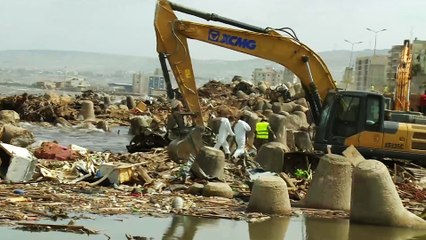 استمرار عمليات البحث عن جثث الضحايا في البحر بدرنة