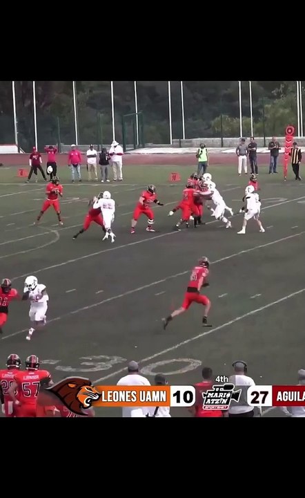 Boom, Pero que clase de contacto, derribado y el balón sale volando Onefa #touchdown #onefa #highlights #collegefootball
