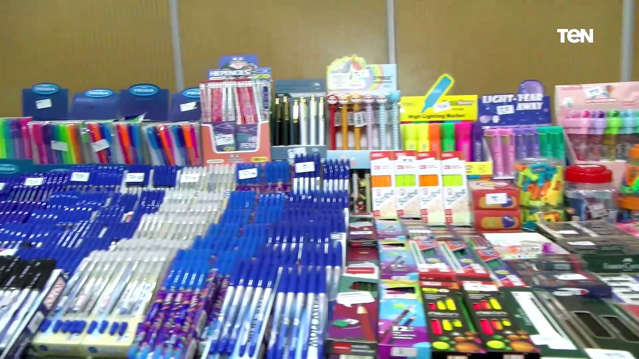 بتخفيضات تصل ل 30%.. محافظ الإسكندرية يفتتح معرض أهلا مدارس