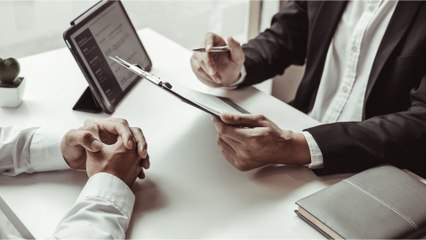 Solicitantes de asilo en EE. UU. deben llevar su propio intérprete a las entrevistas: ¿Qué significa?
