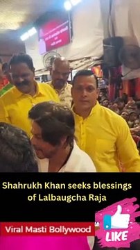 Shahrukh Khan seeks blessings of Lalbaugcha Raja