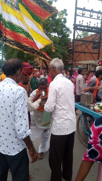 Tejaji Fair: तेजाजी को धोक लगाने ध्वजा लेकर पहु...