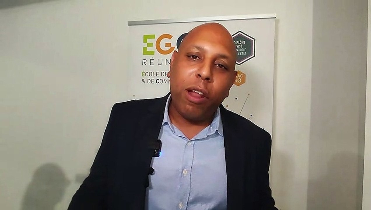 Vidéo : Pierrick Robert félicite les lauréats de l'École de gestion et de commerce