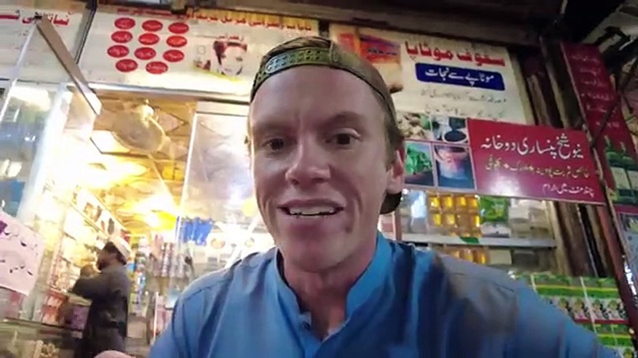 American in PESHAWAR PAKISTAN_at_Night!_Street_Food_Vlog