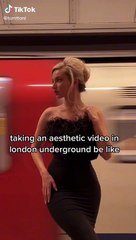 Influencer limita accesso a passeggeri in metro per realizzare VIDEO perfetto
