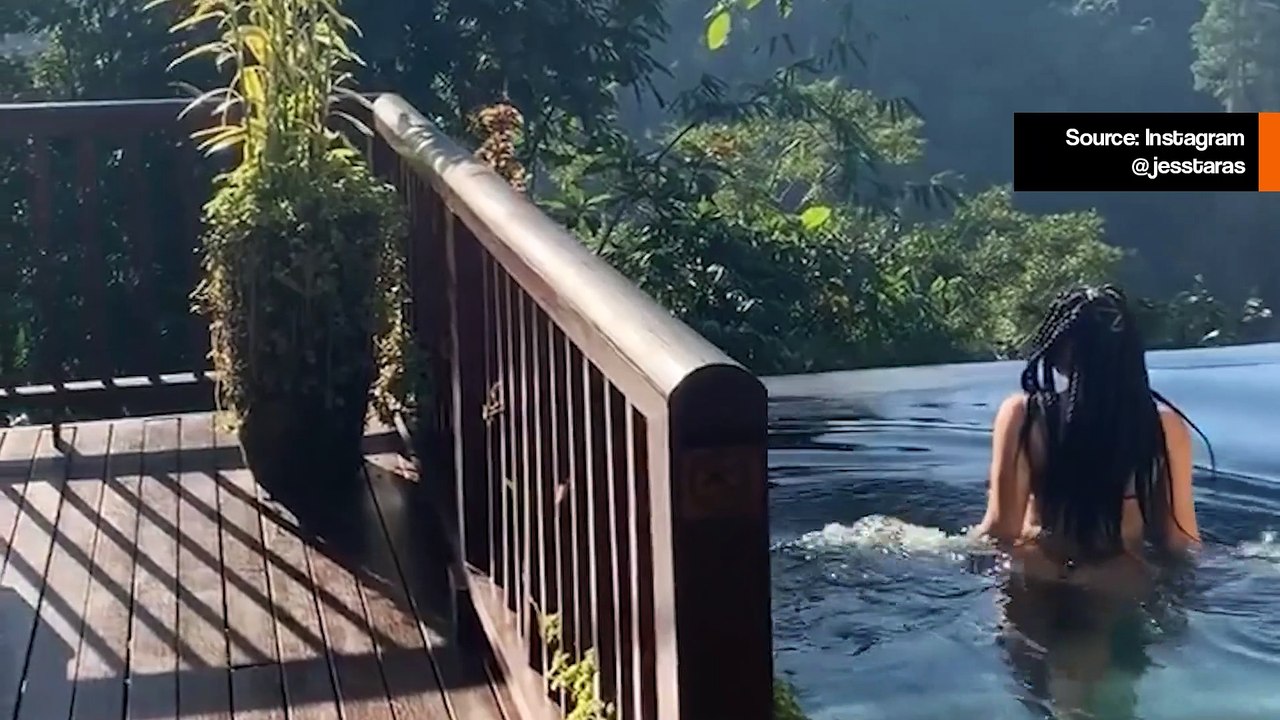 Jess Taras: Sie praktiziert Yoga 'natürlich' und hat viel Erfolg auf Instagram; siehe Fotos