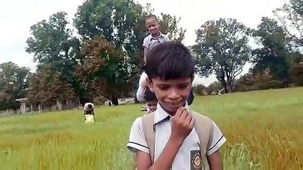 Salute to the teacher: He takes the disabled child to school by carrying him on his shoulders.