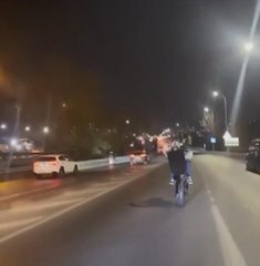 Download Video: Haliç Köprüsü'nde motosiklet sürücüsünden tehlikeli hareketler