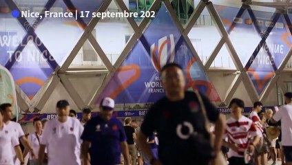 Des supporters anglais "heureux" après la victoire du XV de la Rose contre le Japon