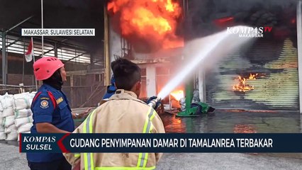 Télécharger la video: Gudang Penyimpanan Damar di Tamalanrea Terbakar