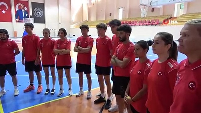U18 Beyzbol 5 Milli Takımı, Ankara'da düzenlenecek olan Beyzbol 5 Gençler Dünya Kupası'na, Kayseri'de hazırlanıyor
