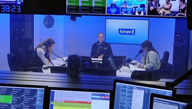 EUROPE 1 ET VOUS - «Je les mets de côté» : que font les Français de leurs vieux téléphones ?