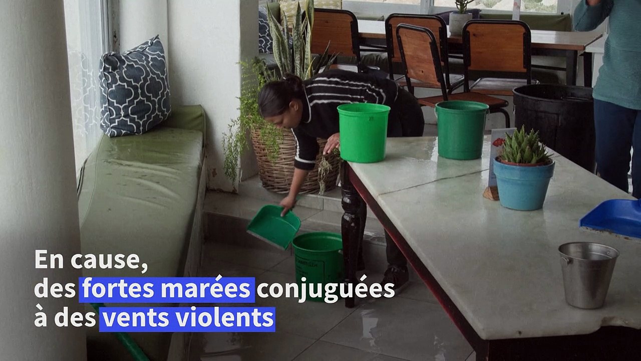 Afrique du Sud: des vagues hors normes frappent les côtes du Cap