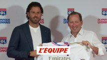 Grosso pose avec le maillot de l'OL - Foot - L1 - Lyon