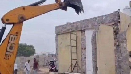 बाड़मेर: नगर परिषद का चला बुलडोजर, अतिक्रमण किए ध्वस्त, देखें VIDEO