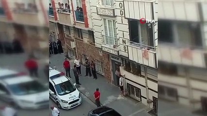 Esenyurt'ta Karısını Bıçaklayarak Öldüren Zanlı Kaçtı