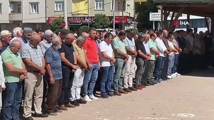 Kocaeli'de Eş Tarafından Bıçaklanarak Öldürülen Kadın Son Yolculuğuna Uğurlandı