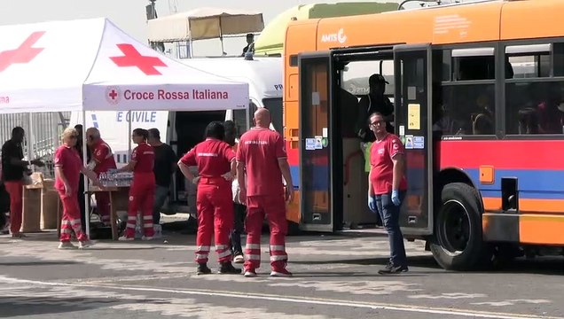 Trasferiti a Catania 600 migranti arrivati a Lampedusa.