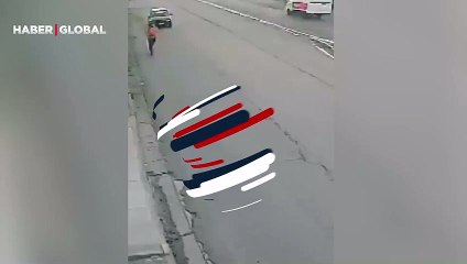 Bu da oldu! Otomobille yaklaşıp seyir halindeki gencin scooter'ını böyle çaldılar