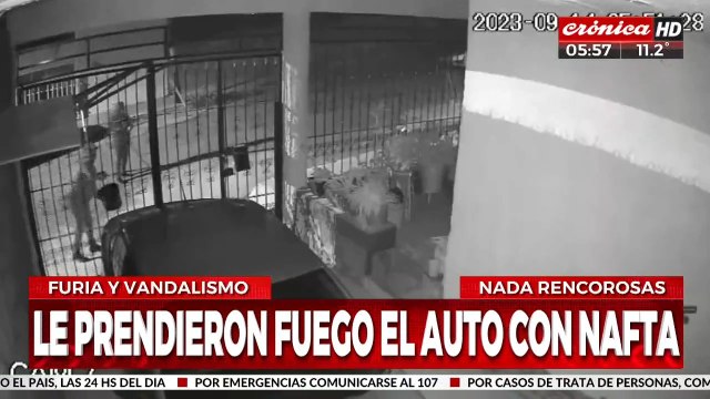 No dejó que estacionen en su vereda.. ¡y le prendieron fuego el auto!