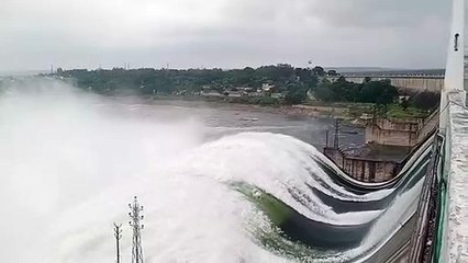 Скачать видео: weather update: राजस्थान के सबसे बड़े राणा प्रताप सागर बांध के 5 गेट खोले, पहली बार स्काडा सिस्टम का प्रयोग