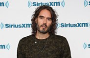 Russell Brand es acusado de violación, agresión sexual y maltrato emocional por cuatro mujeres