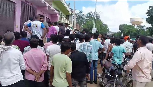 डीजे साउंड की दुकान में पंखे से लटका मिला महिला और युवक का शव, इलाके में फैली सनसनी....देखें वीडियो