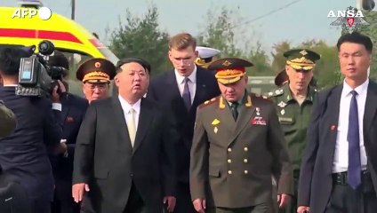 Télécharger la video: Kim in Russia, a Vladivostok incontra il ministro della Difesa Shoigu