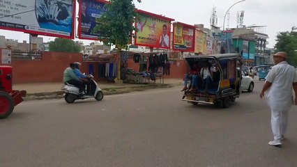 इंदिरा कॉलोनी में लाल निशान लगाए और भूले