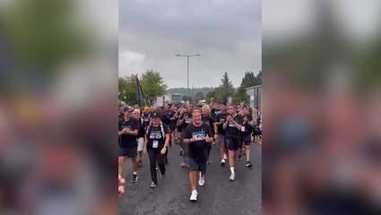 Jeff Stelling leads hundreds to complete Wembley to Wycombe walk in honour of Bill Turnbull