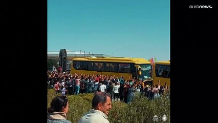 شاهد: "حمى رونالدو" تضرب إيران والمئات يركضون خلف حافلته