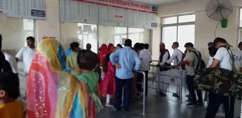 रोडवेज में बढ़ा यात्री भार, टिकट के लिए कतारें