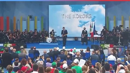 Tải video: Inaugurazione anno scolastico a Forl?: i The Kolors sul palco